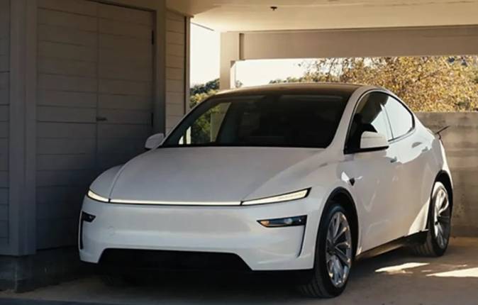 Model Y諜照流出!尺寸變小價格跳水,15萬起售要“屠榜”?