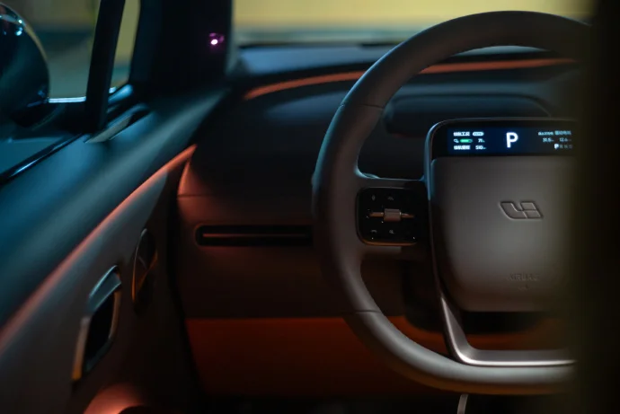 理想汽車CEO:泄密打亂了理想i8的發布節奏,按原計劃今天不會發布內飾圖。 李想:泄密打亂了理想i8的發布節奏