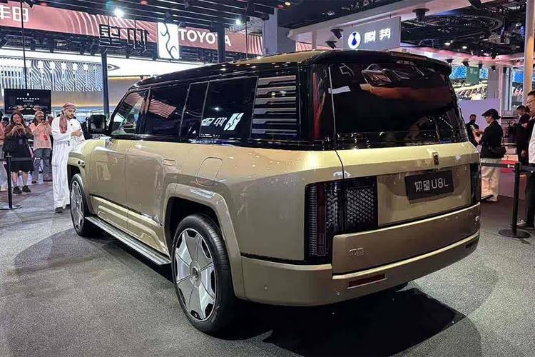 仰望U8L內(nèi)飾發(fā)布,最豪橫的全尺寸大6座要來(lái)了!