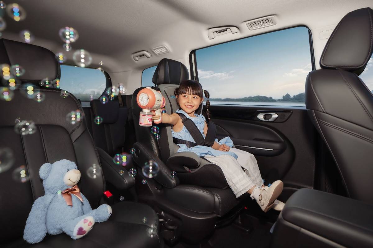 10.99萬(wàn)就能買“五星級(jí)移動(dòng)套房”?傳祺M6 MAX豪華版炸場(chǎng),MPV圈直接掀桌!