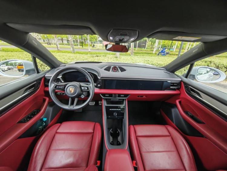 邁入電動時代 體驗全新純電Macan4