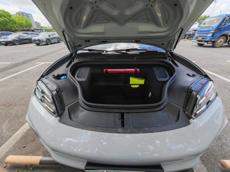 邁入電動時代 體驗全新純電Macan4