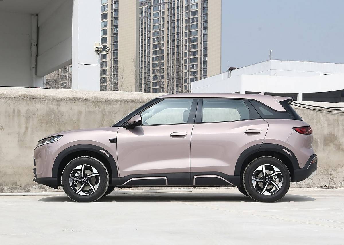 7.48萬元,元UP新入門款301KM領航型上市!配懷擋+后排出風口