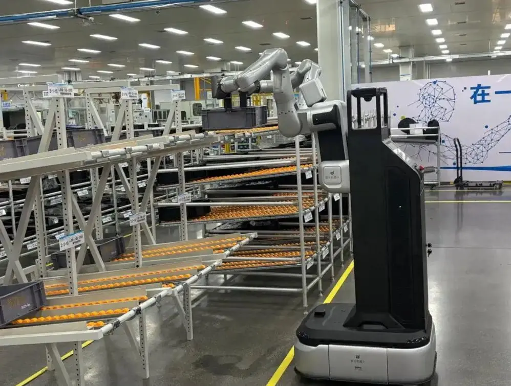 智元機器人與富臨精工千萬級合作落地 遠征A2-W實現規模化應用 圖片