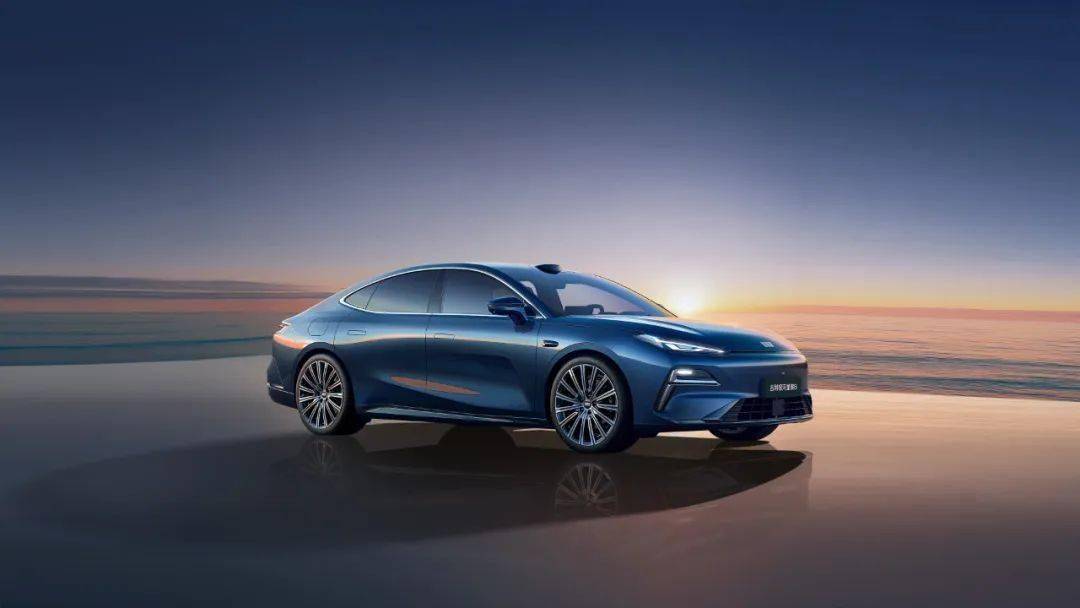 8萬買B級車,2L級油耗,銀河A7鎖定年度爆款