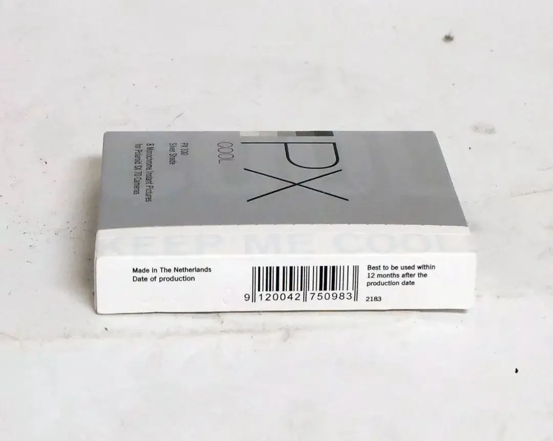 寶麗來是一座里程碑,智能手機則是另一座 The Impossible Project 生產的第一款相紙 PX 100 Silver Shade