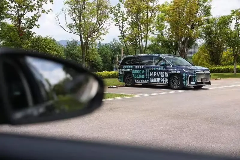 2026款嵐圖夢想家偽裝車“諜照”公布:搭800V高壓平臺 支持5C超充技術