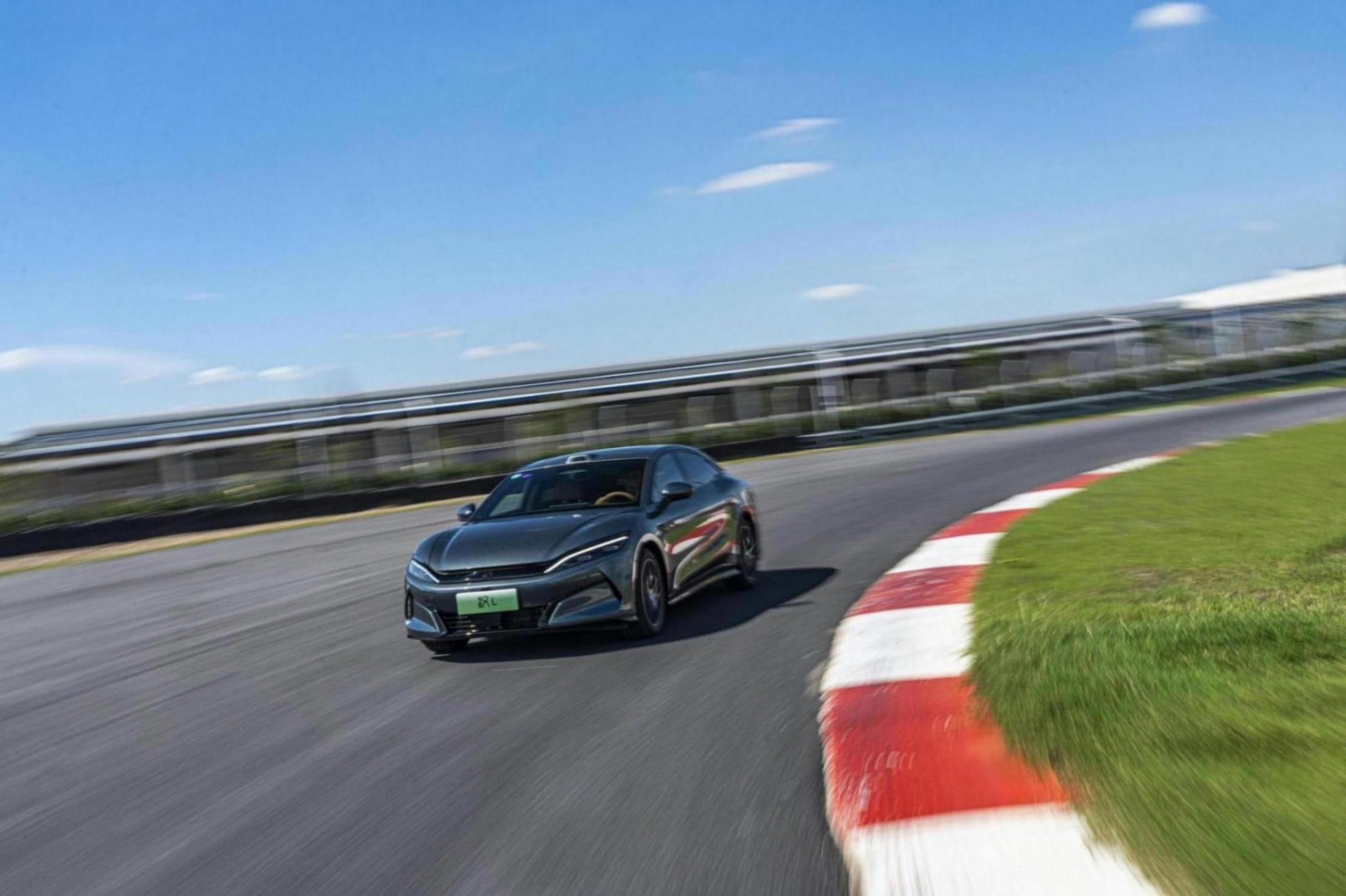 比亞迪鄭州全地形賽車場開業(yè) 打造“全民賽道”新體驗