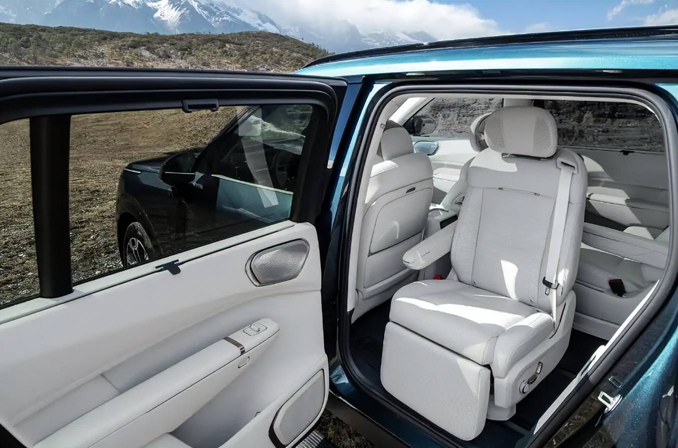 深藍(lán)S09對比領(lǐng)克900,誰才是最符合“精智消費(fèi)”的大六座SUV?