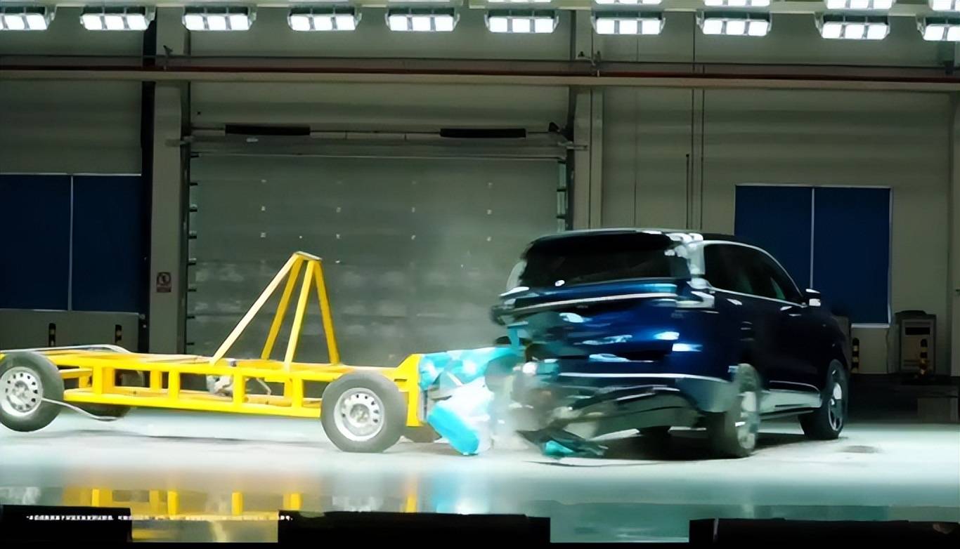 深藍(lán)S09對比領(lǐng)克900,誰才是最符合“精智消費(fèi)”的大六座SUV?