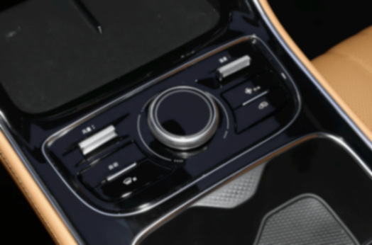 奔馳AMG同款前臉 實測饋電油耗2.6升 吉利這款新車才6.88萬起售