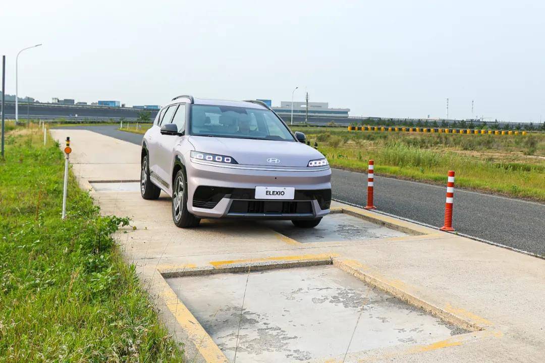 14.98萬,722km續航!合資電車終于發力了?