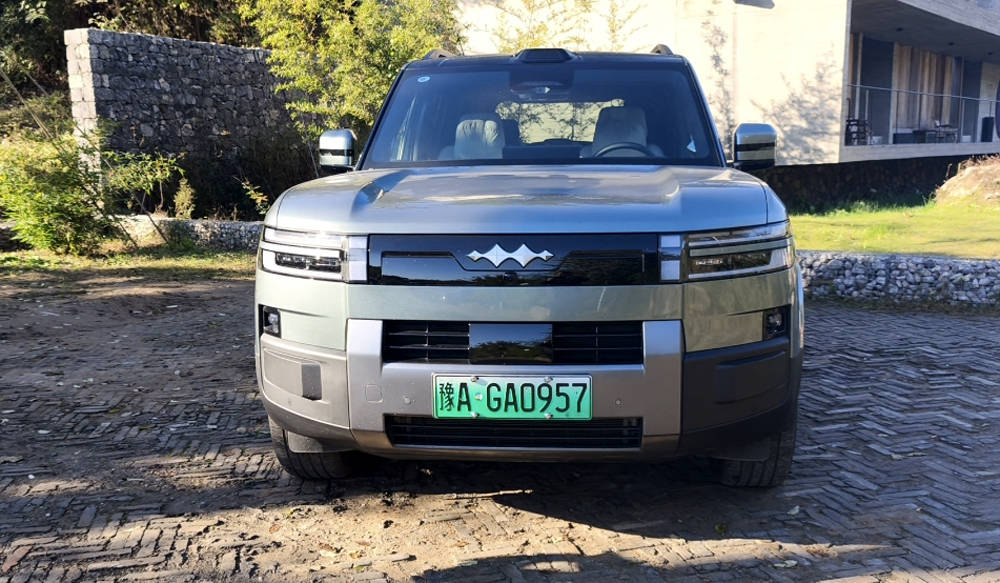 既有越野車的硬派,也有家用車的細膩,試駕方程豹鈦7