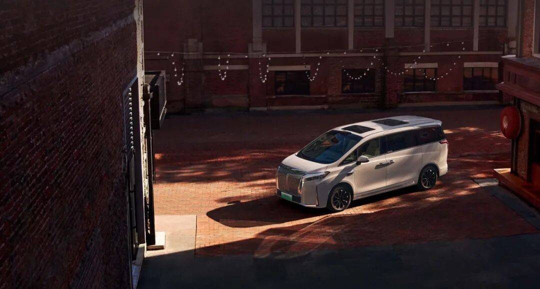 全新高山家族十月銷量破萬,魏牌高山7重塑家用MPV新格局