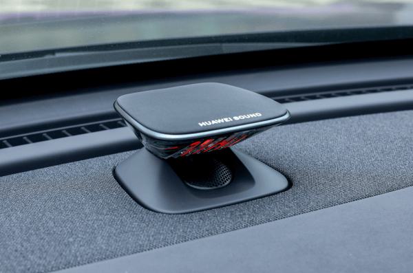 東風日產(chǎn)公布“油電同智”戰(zhàn)略首車:天籟·鴻蒙座艙新車亮相