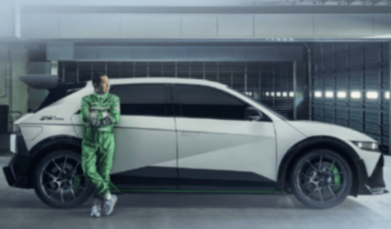 第八屆進(jìn)博會(huì)開(kāi)幕 多家車企“決戰(zhàn)”進(jìn)博之巔