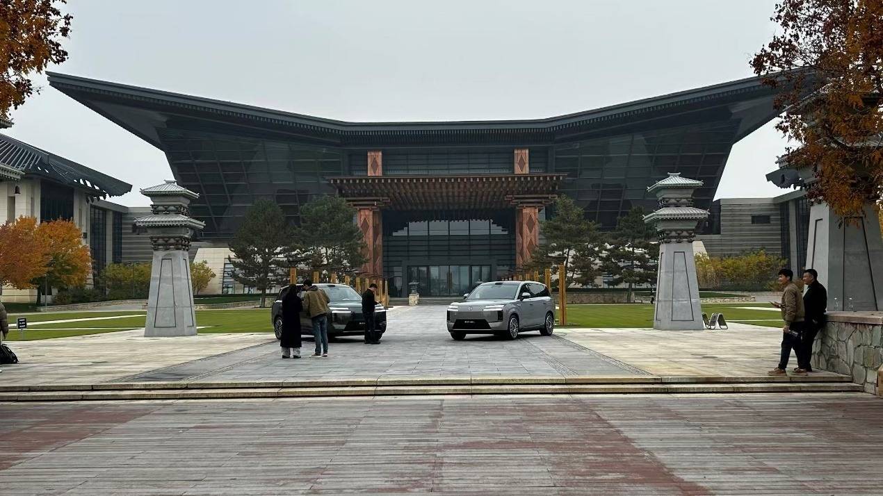 當金秋成熟之美遇見科技的從容 騰勢N8L 不止于豪華的移動棲心之所