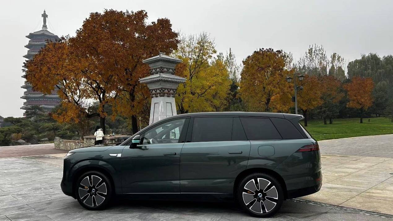 當金秋成熟之美遇見科技的從容 騰勢N8L 不止于豪華的移動棲心之所