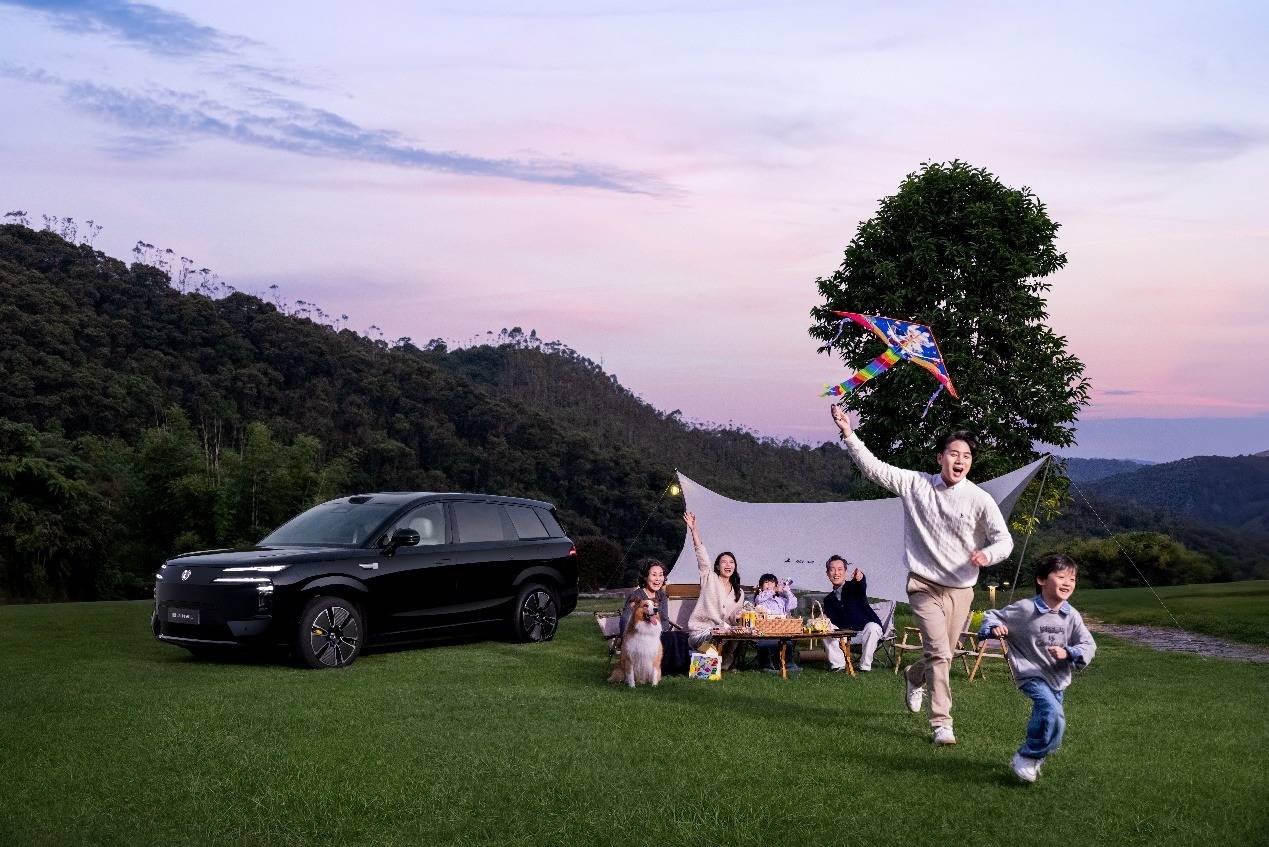 當金秋成熟之美遇見科技的從容 騰勢N8L 不止于豪華的移動棲心之所