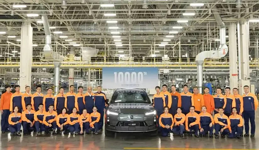 26.99萬元起/續航超1200km 第10000臺全新沃爾沃XC70下線