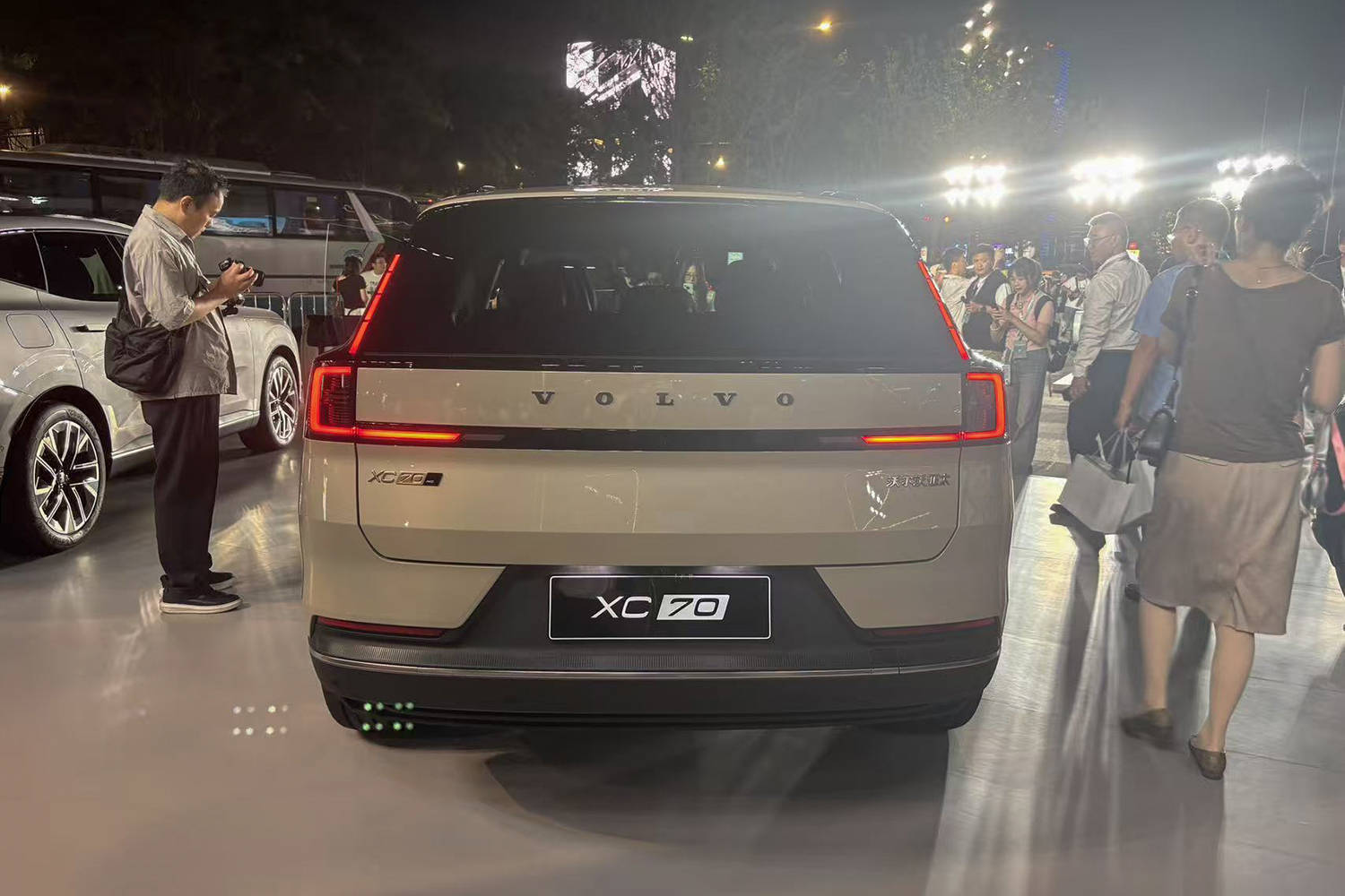 26.99萬元起/續航超1200km 第10000臺全新沃爾沃XC70下線