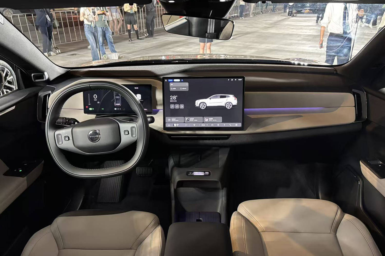 26.99萬元起/續航超1200km 第10000臺全新沃爾沃XC70下線