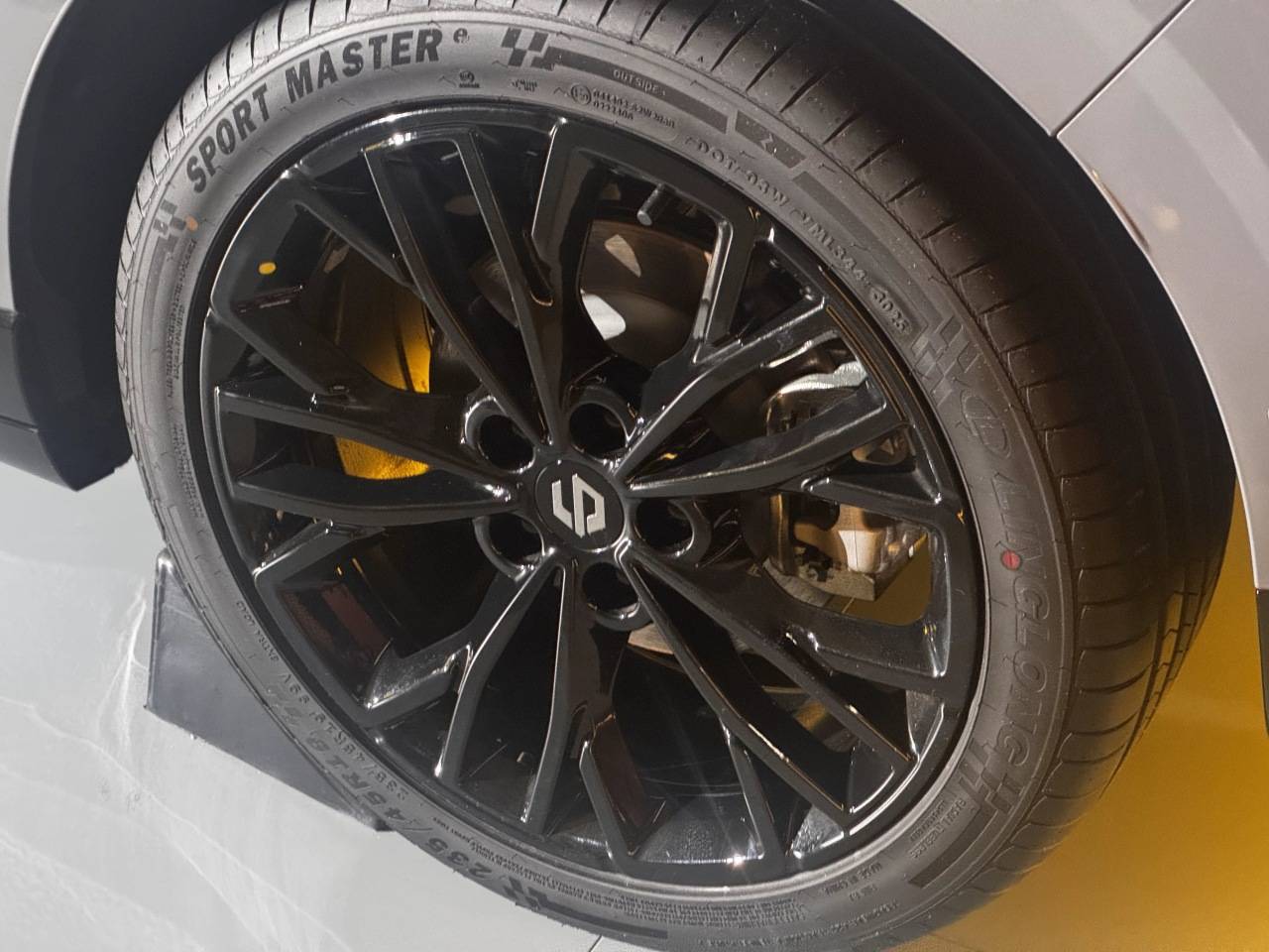 零跑Lafa5,電動(dòng)時(shí)代的高爾夫