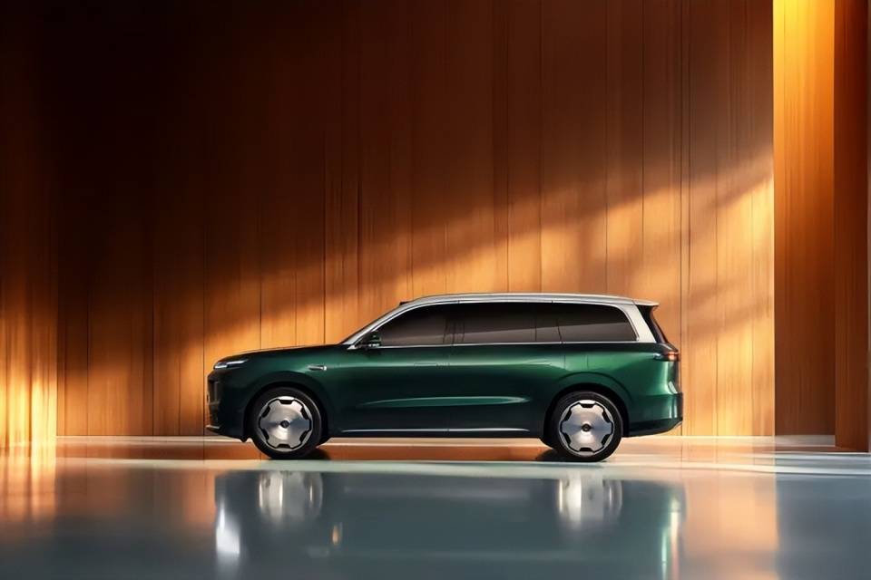 兩個月兩款車,車企節奏全被打亂了,高端車或再無“多擋插混”