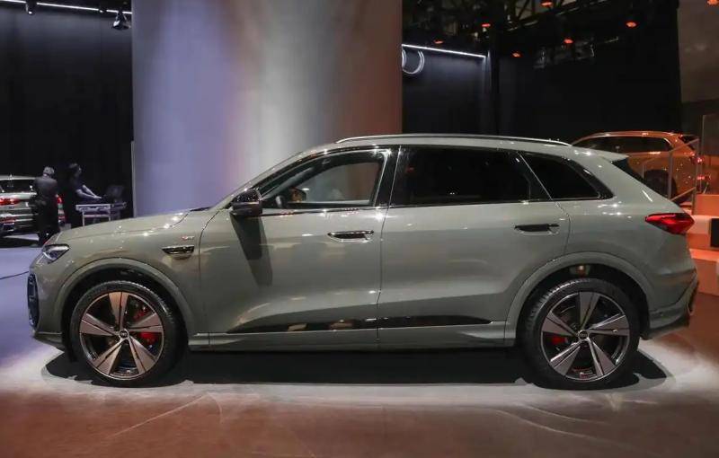 全新2.0T引擎+華為智駕,全新一代奧迪Q5L下月上市