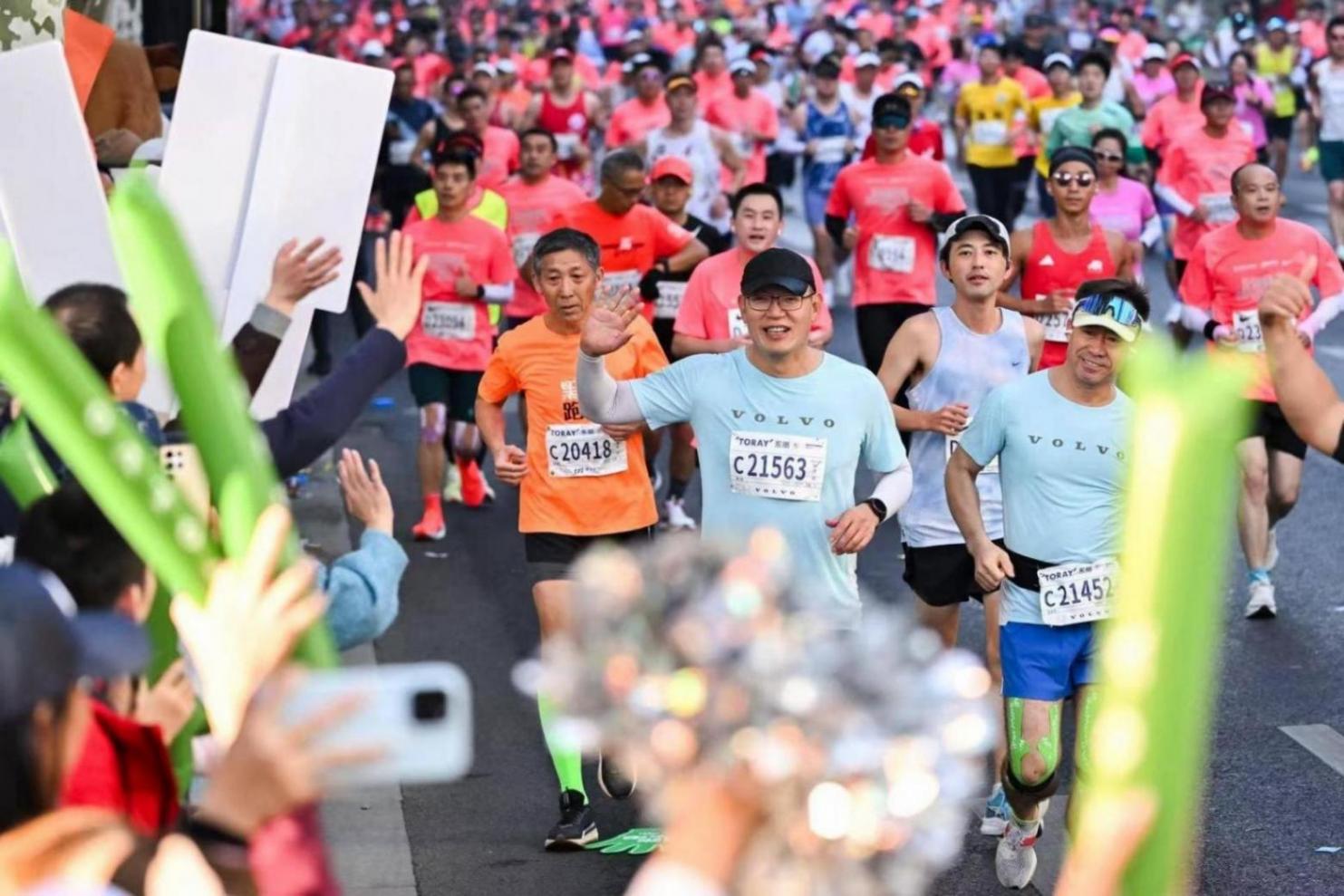 沃爾沃?jǐn)y手2025上海馬拉松:以長(zhǎng)期主義跑出健康生活新范式